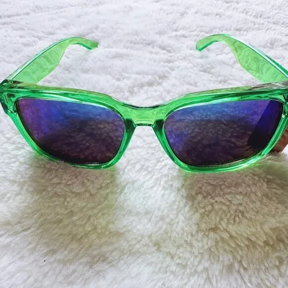 Cerise Bright Green Mirrored Sunglasses - Picture 5 of 15